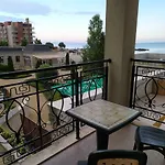 Festa Apartment *